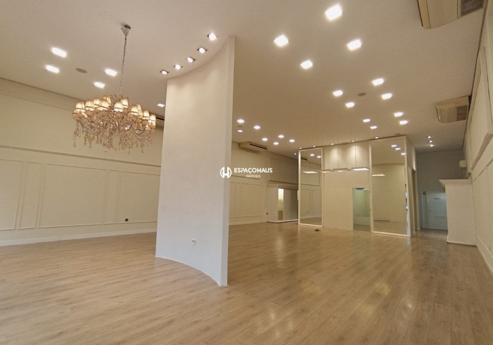 Salão Comercial / Loja com 207m² no bairro Centro em Indaiatuba